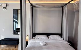 Moonlight City Center Studio-Private Parking, King